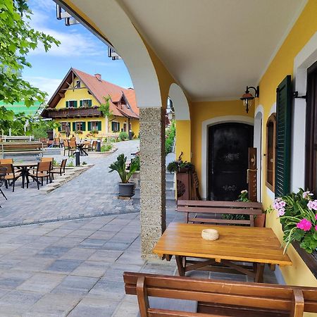 Bed and Breakfast Weingut Fellner Лойчах Екстер'єр фото