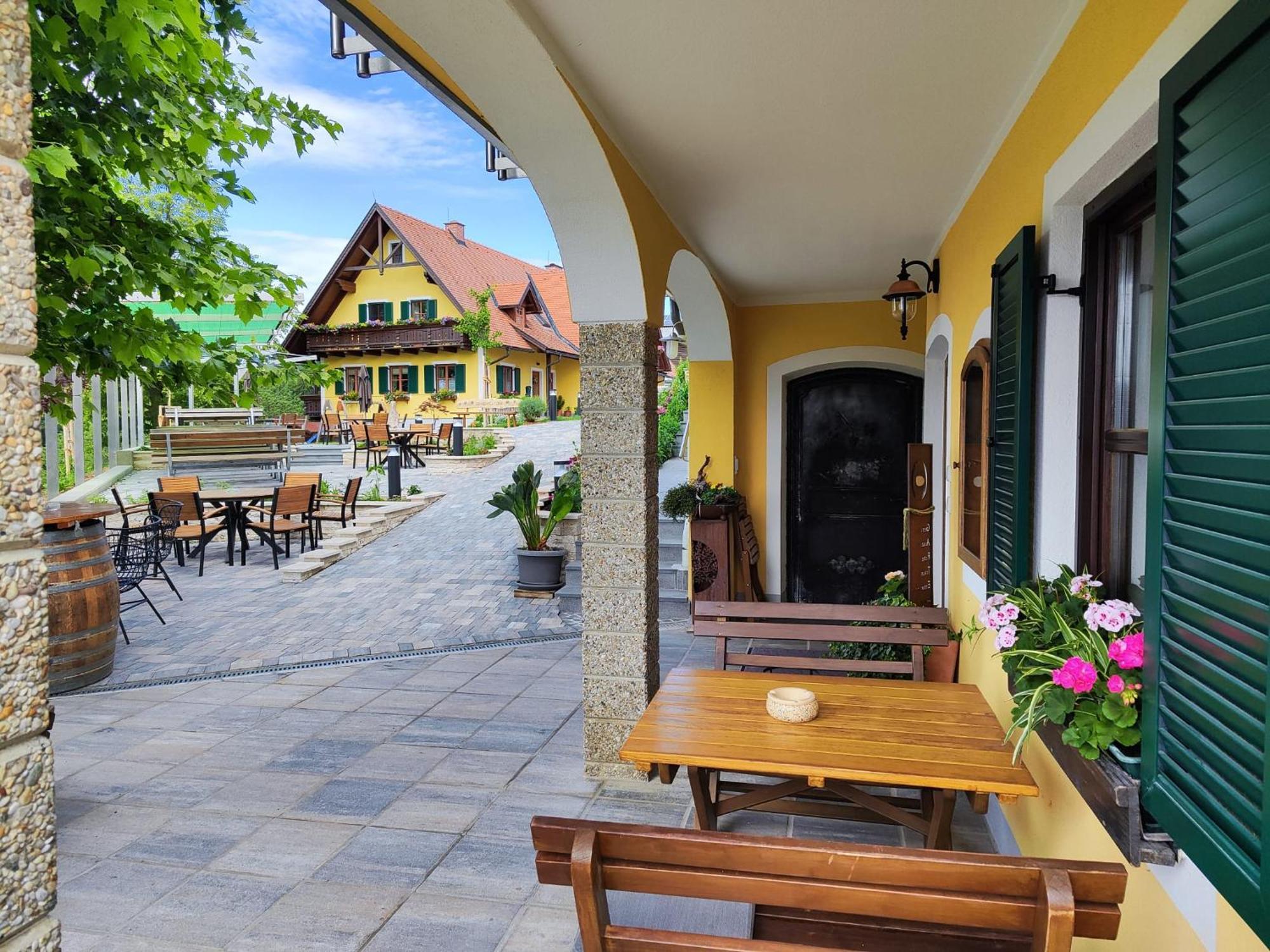 Bed and Breakfast Weingut Fellner Лойчах Екстер'єр фото